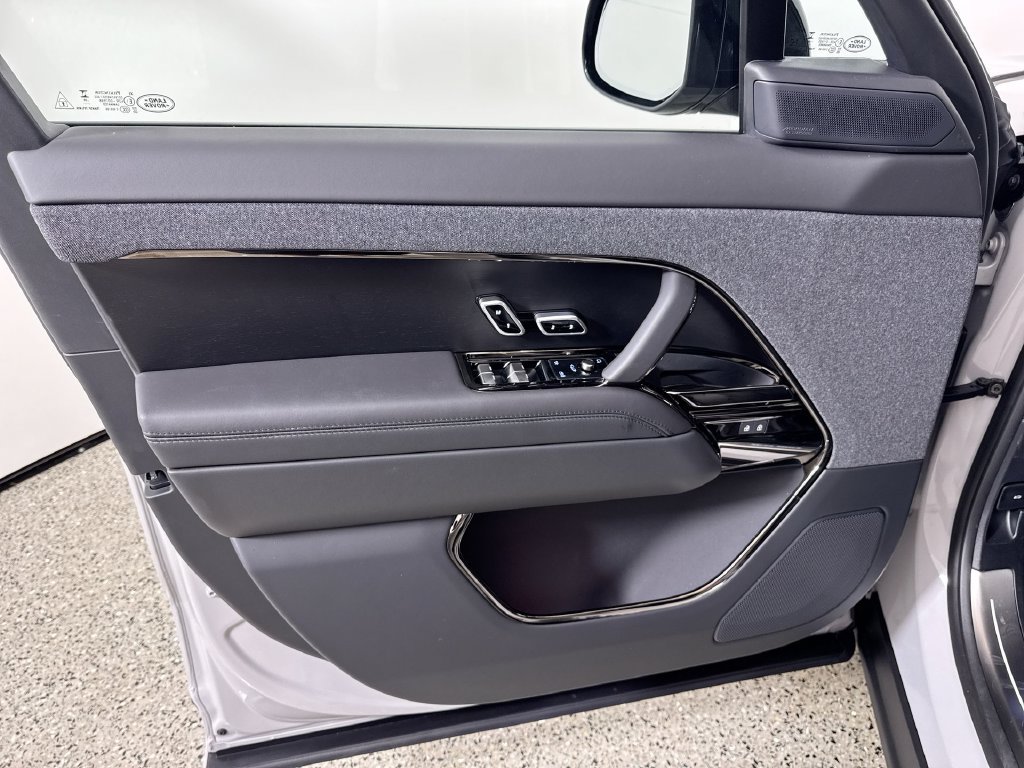 New 2027 Land Rover Range Rover Sport Dynamic SE AWD/4WD image 13