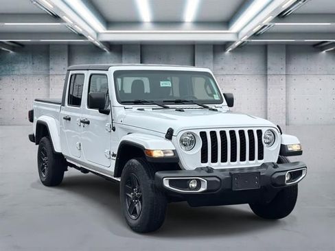 Used 2022 Jeep Gladiator Sport image 2