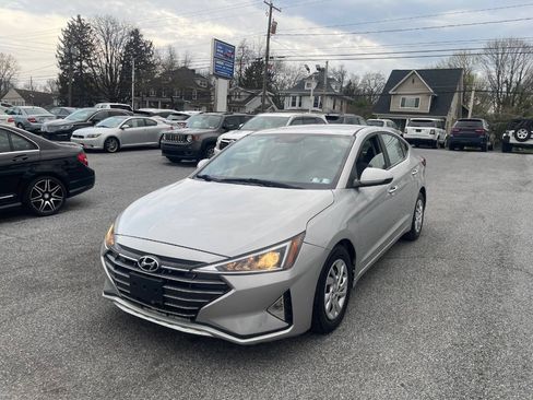 Used 2019 Hyundai Elantra SE FWD image 2