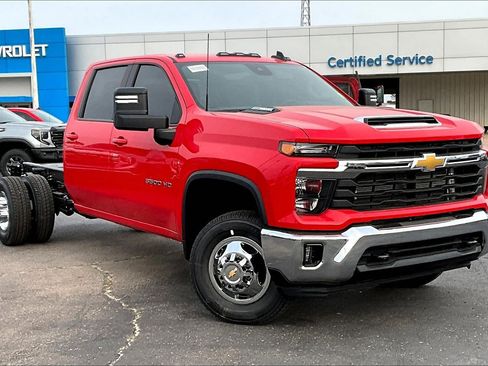 New 2026 Chevrolet Silverado 3500 LT image 2