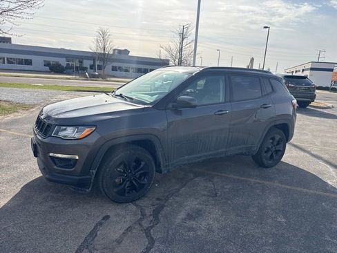 Used 2019 Jeep Compass Latitude AWD/4WD image 3