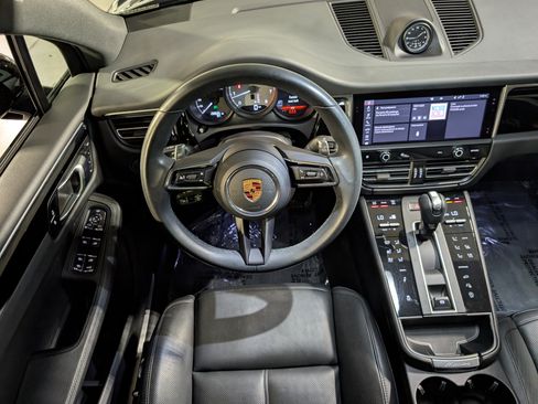 Certified 2022 Porsche Macan S AWD/4WD image 6