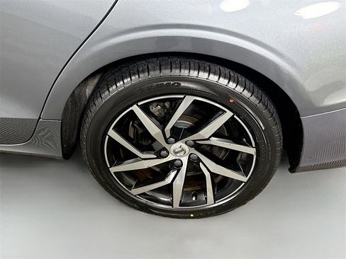 Used 2020 Volvo S60 T6 Momentum image 36