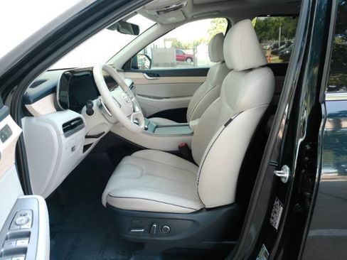 Used 2024 Hyundai Palisade Limited FWD image 12
