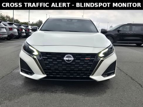 Used 2024 Nissan Altima 2.5 SR w/ SR Premium Package image 2