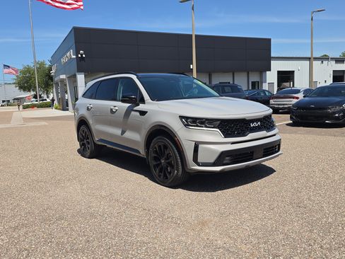 Certified 2023 Kia Sorento SX AWD/4WD image 2