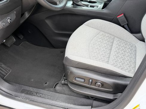 Used 2023 Chevrolet Equinox LS w/ LS Convenience Package image 18