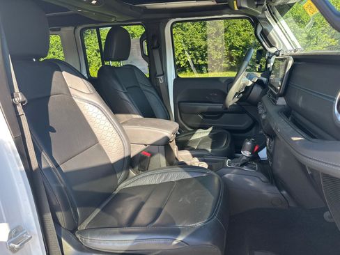 Used 2024 Jeep Wrangler High Altitude AWD/4WD image 30