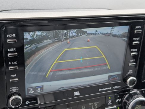 Used 2021 Toyota Highlander Limited FWD image 7