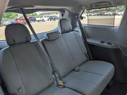 Used 2020 Toyota Sienna XLE Premium AWD/4WD image 22