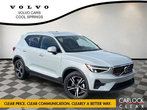Used 2025 Volvo XC40 B5 Core w/ Climate Package image 1