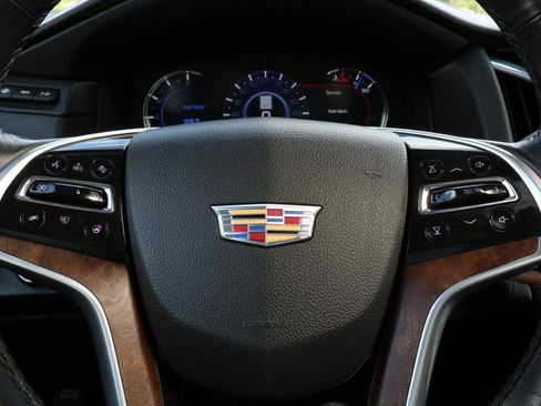 Used 2018 Cadillac Escalade ESV Luxury AWD/4WD image 38