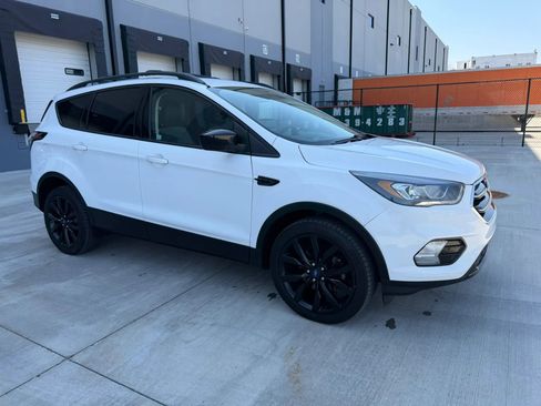 Used 2018 Ford Escape SE w/ SE Sport Appearance Package image 12