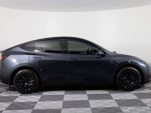 Used 2024 Tesla Model Y Long Range AWD/4WD image 9