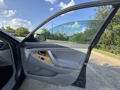 Used 2007 Toyota Camry XLE image 19