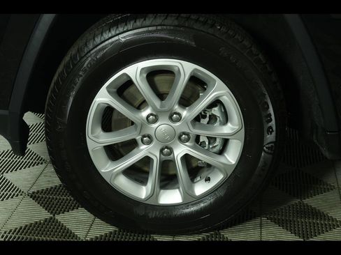 Used 2022 Jeep Grand Cherokee Laredo E w/ Security & Convenience Group image 9