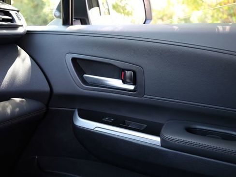 Used 2025 Toyota Sienna Platinum image 10