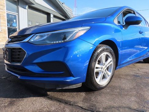 Used 2017 Chevrolet Cruze LT FWD image 30