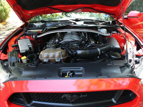Used 2017 Ford Mustang GT w/ GT Performance Package RWD image 32