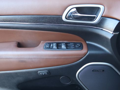 Used 2018 Jeep Grand Cherokee Summit w/ Platinum Series Group image 12