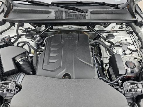 Used 2025 Audi Q5 Premium w/ Convenience Package image 8