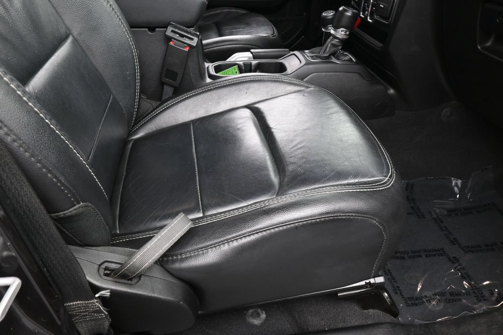 Used 2018 Jeep Wrangler Unlimited Sahara AWD/4WD image 42