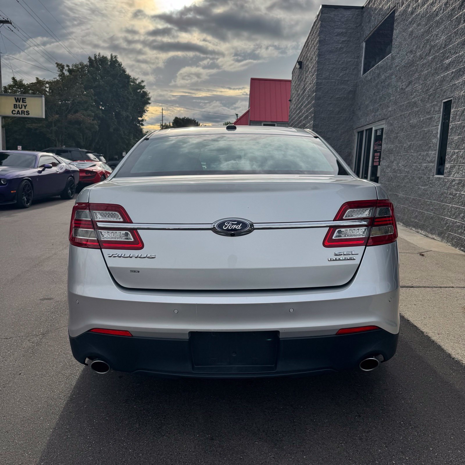 Used 2015 Ford Taurus SEL FWD image 6
