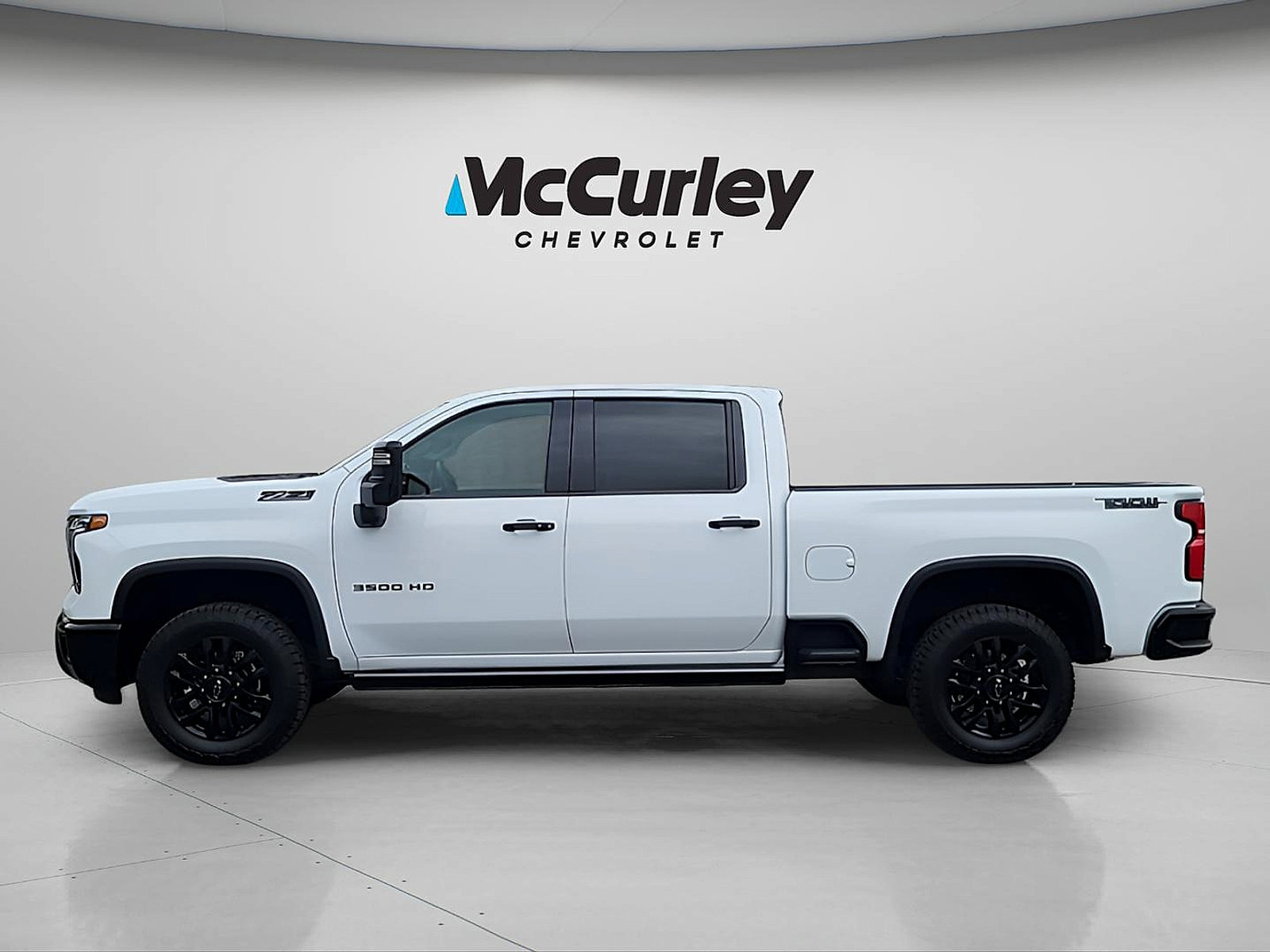 Used 2026 Chevrolet Silverado 3500 LTZ w/ LTZ Plus Package AWD/4WD image 4