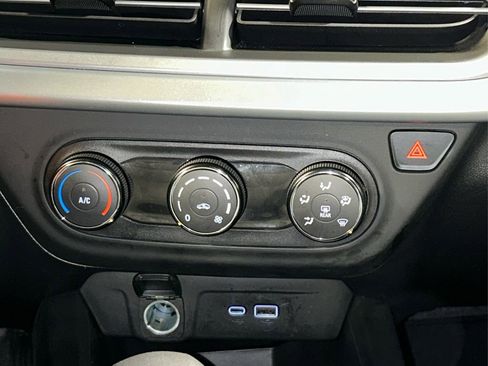 Used 2025 Chevrolet Trax LS image 30