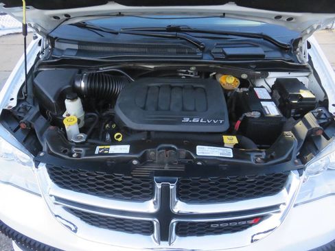 Used 2015 Dodge Grand Caravan SE image 37