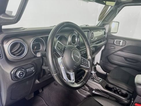 Used 2020 Jeep Gladiator Overland AWD/4WD image 9