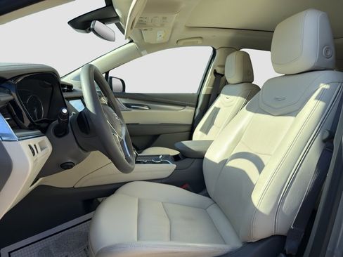 Used 2025 Cadillac XT5 Premium Luxury image 7