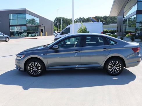 Used 2019 Volkswagen Jetta SEL image 2