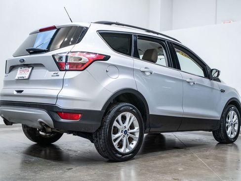 Used 2017 Ford Escape SE w/ Equipment Group 201A image 9