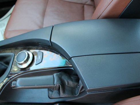 Used 2007 BMW 530xi Sedan image 25