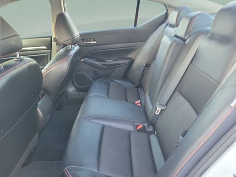 Used 2024 Nissan Altima 2.5 SR FWD image 7