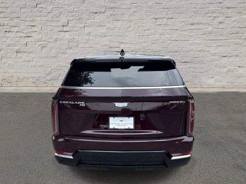 Used 2025 Cadillac Escalade IQ Luxury 2 w/ LPO, Premium Carpet Package AWD/4WD image 6