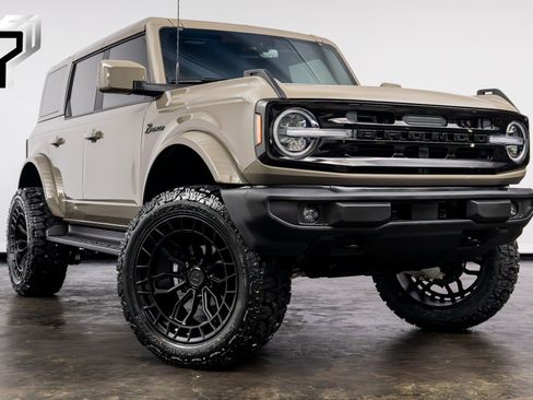 Used 2025 Ford Bronco Outer Banks AWD/4WD image 1