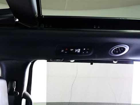Used 2025 Chrysler Pacifica Limited FWD image 17
