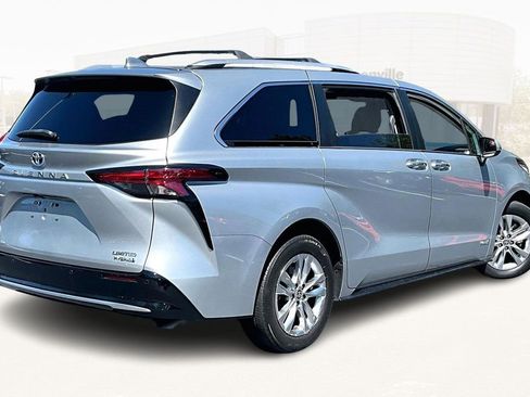 Used 2021 Toyota Sienna Limited FWD image 6