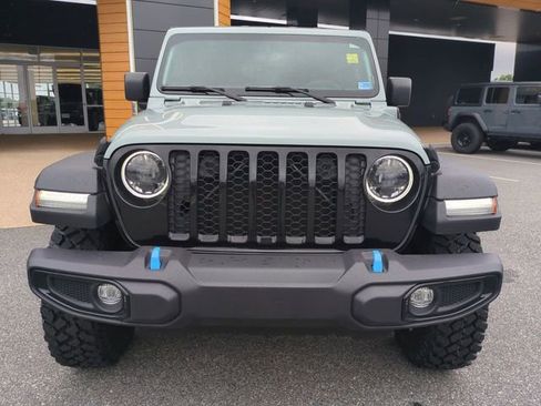 Used 2023 Jeep Wrangler Unlimited w/ Cold Weather Group AWD/4WD image 9