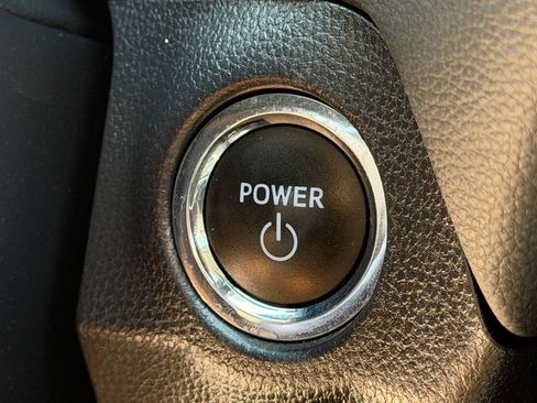 Used 2025 Toyota RAV4 XLE AWD/4WD image 31