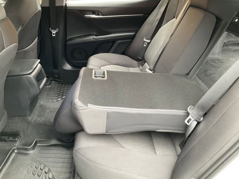 Used 2018 Toyota Camry LE FWD image 35