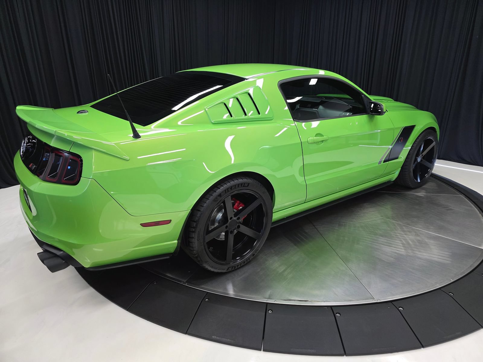 Used 2013 Ford Mustang GT Premium w/ Electronics Pkg RWD image 16