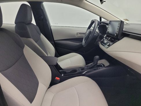 Used 2022 Toyota Corolla LE image 21