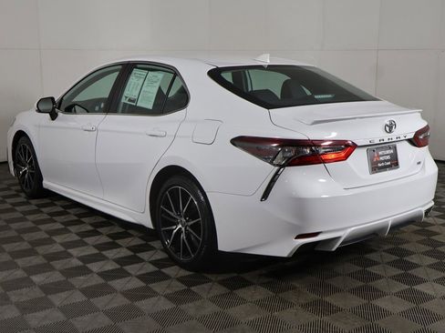 Used 2024 Toyota Camry SE image 6