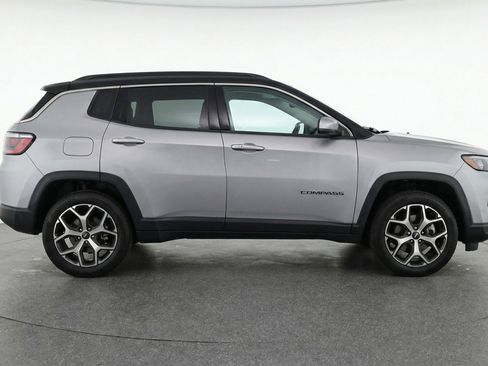 Used 2025 Jeep Compass Limited AWD/4WD image 11