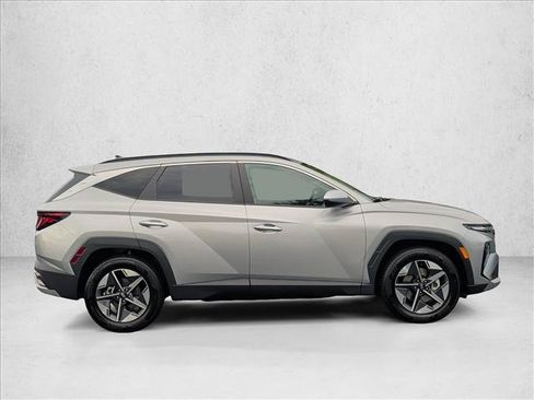 Used 2025 Hyundai Tucson SEL FWD image 4