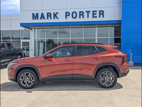 Used 2024 Chevrolet Trax LT w/ Driver Confidence Package FWD image 10