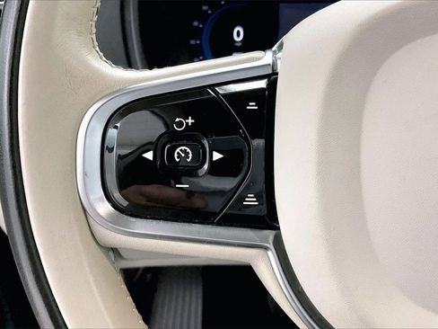 Used 2023 Volvo XC90 B6 Plus image 10